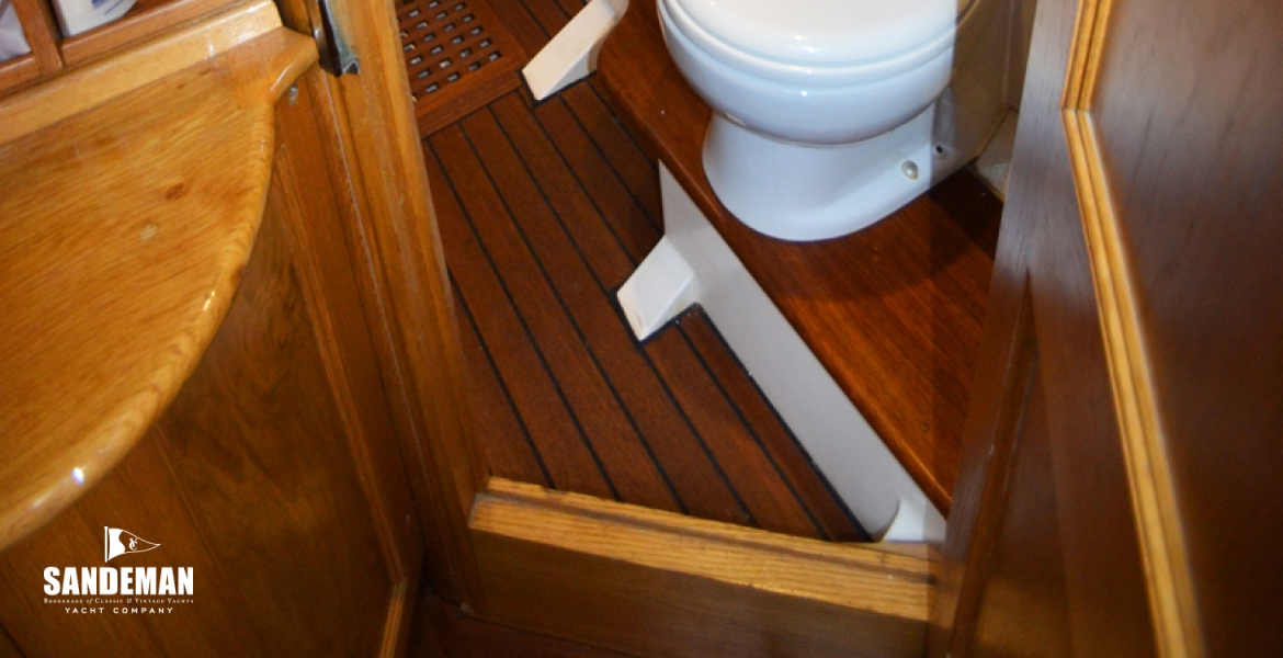 48 Into en-suite