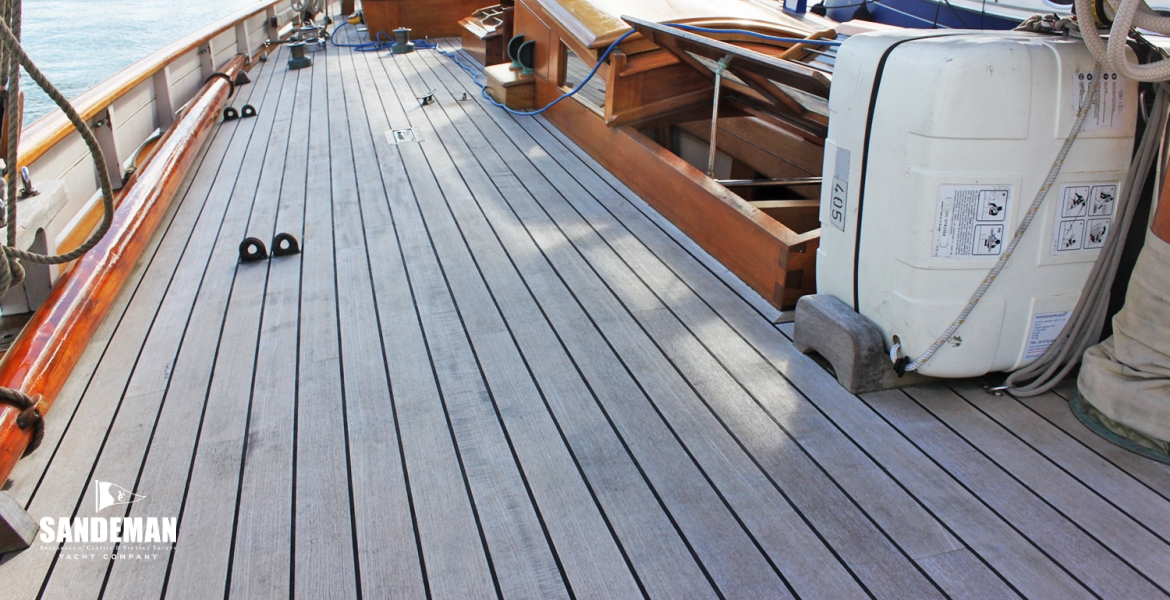 24 Mid deck v aft