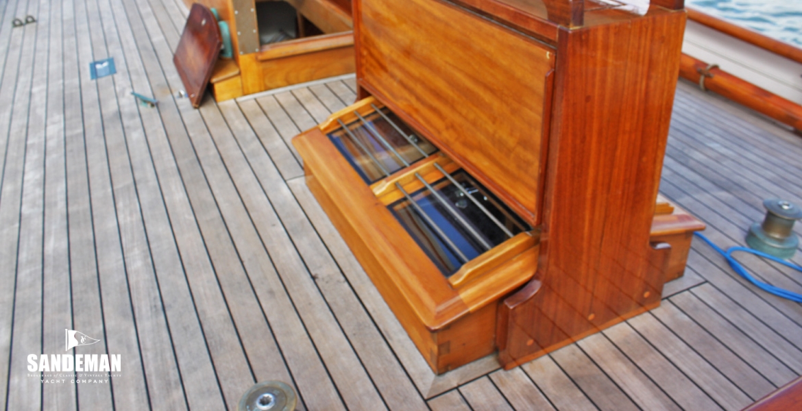 31 Deck table