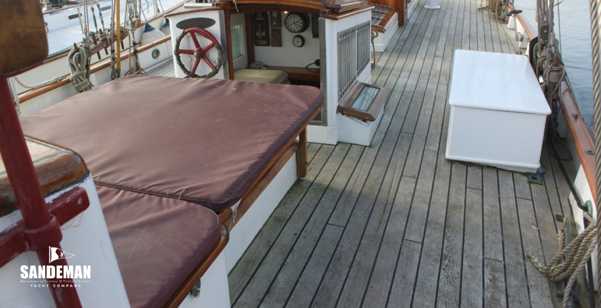 Side view to mid doghouse
