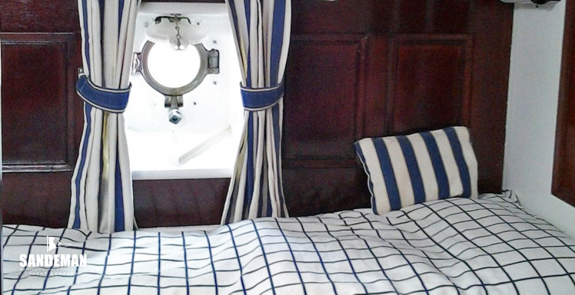 Guest cabin port side portlight