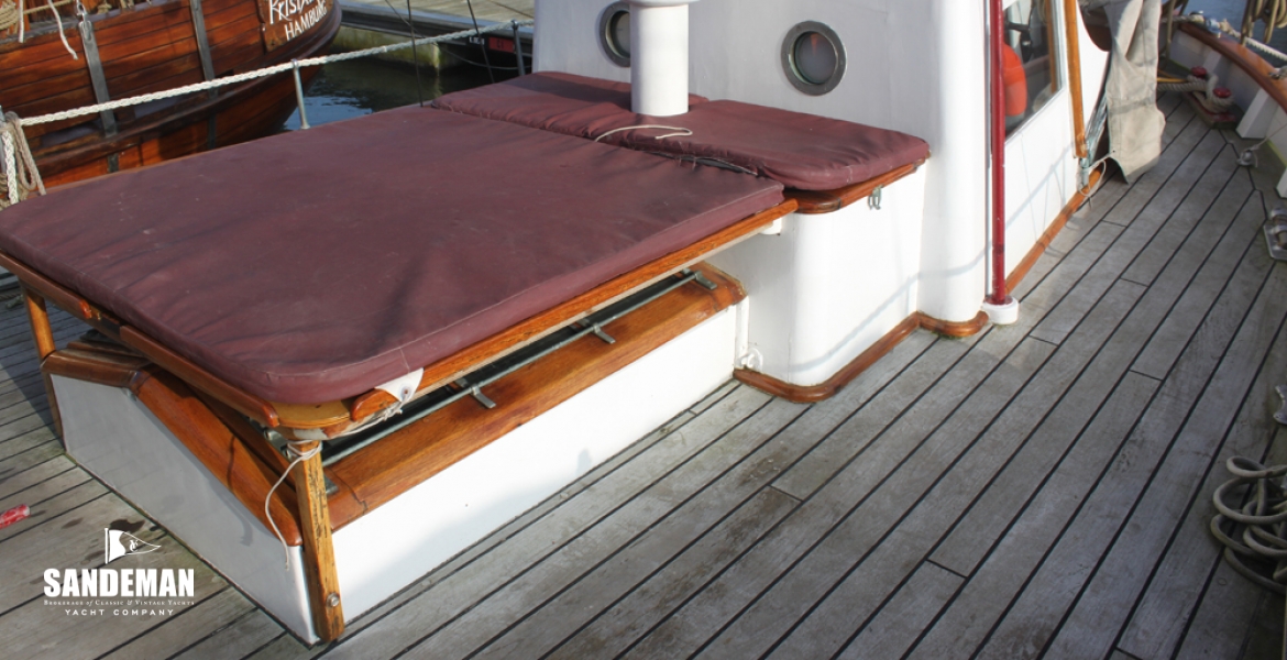 Lounger over skylight
