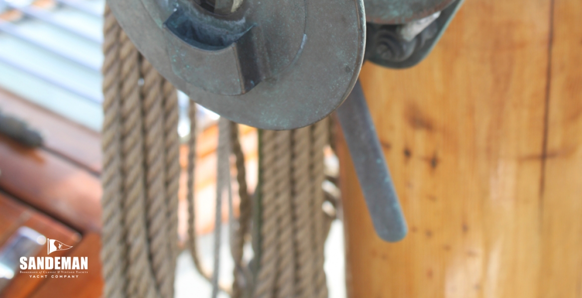 Halyard winch