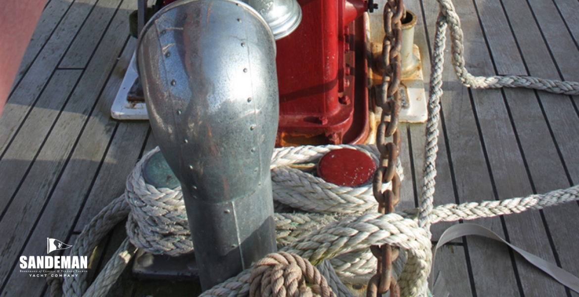 Foredeck view aft