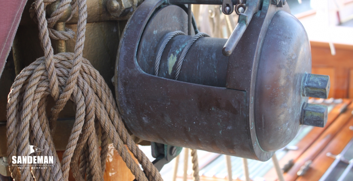 Halyard winch