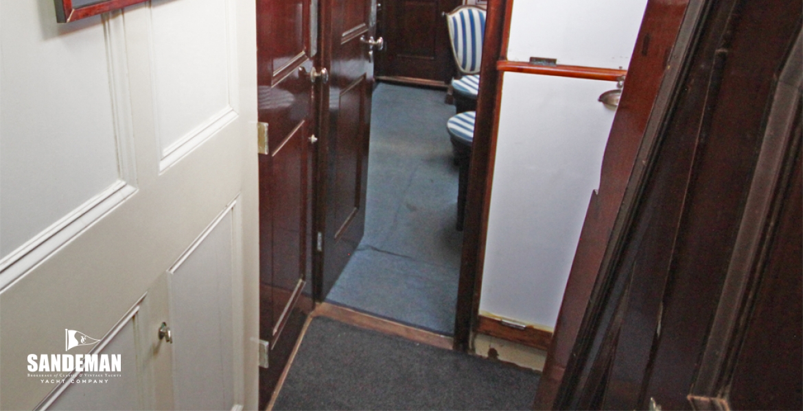 Access to saloon
