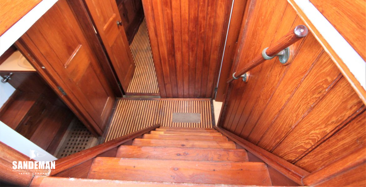 COMPANIONWAY STAIR