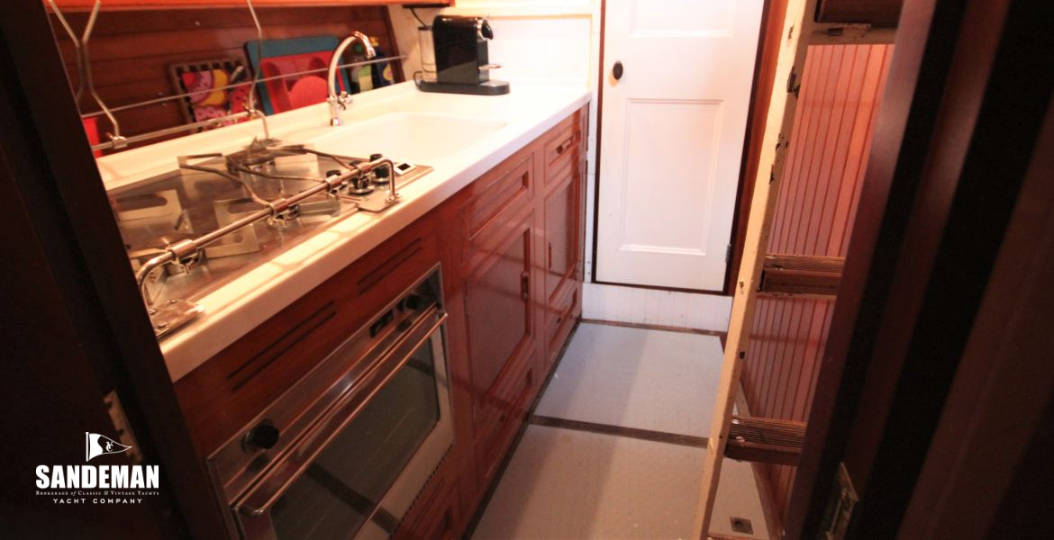 GALLEY V FWD