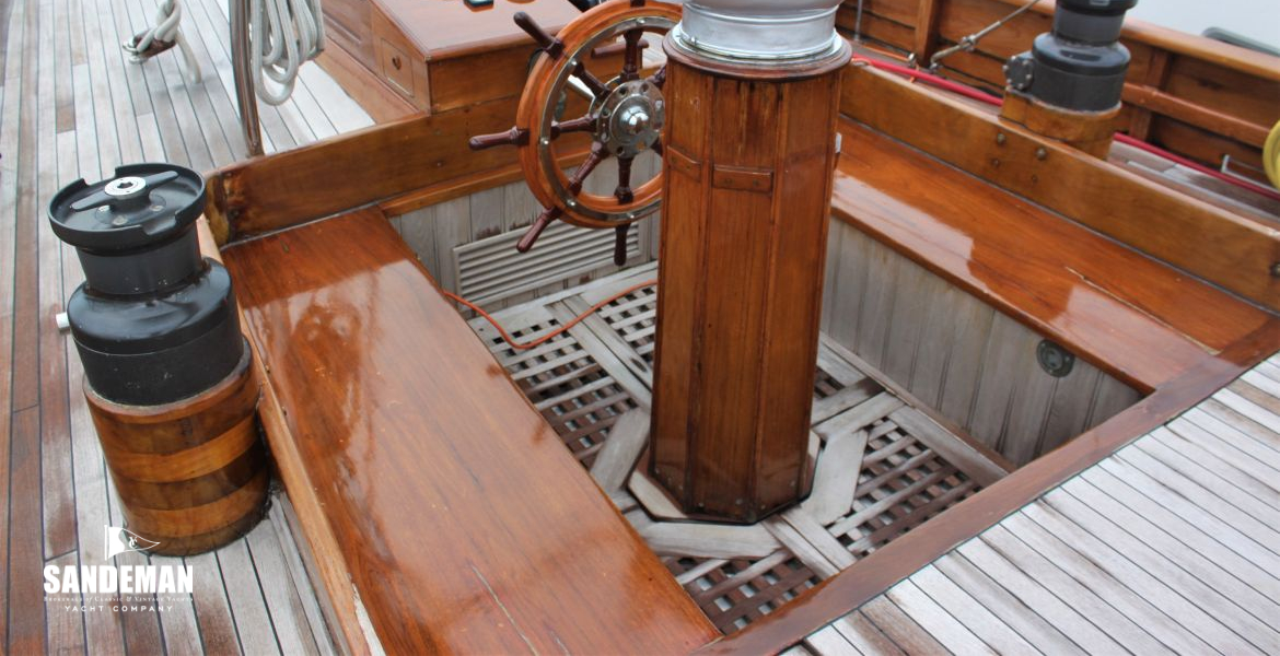 COCKPIT V AFT TO PORT