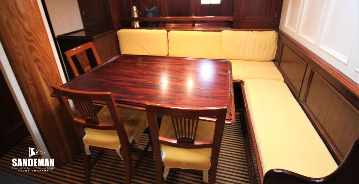 SALOON V TO STBD
