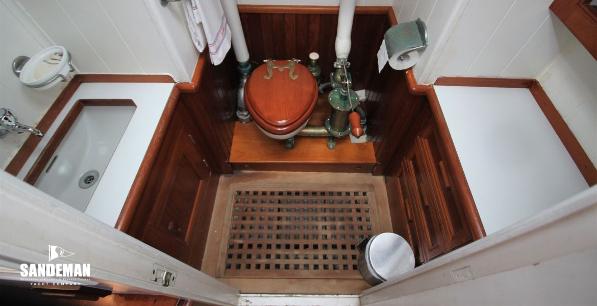 AFT STATEROOM EN SUITE