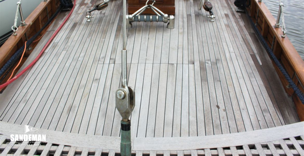 AFT DECK V FWD