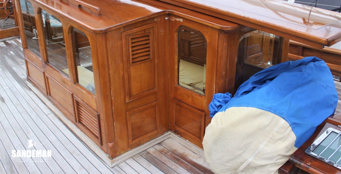 DECKHOUSE STBD V AFT TO PORT