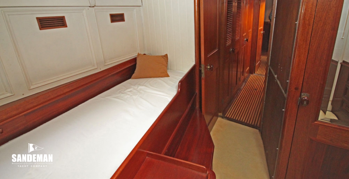 Aft cabin passage fwd