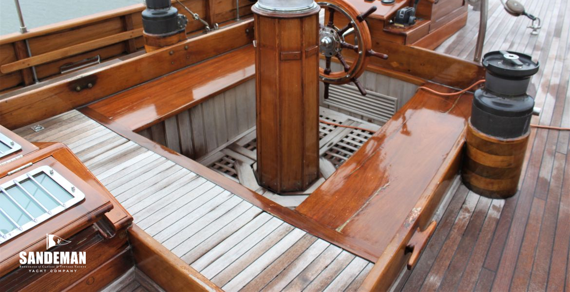 COCKPIT V AFT TO STBD