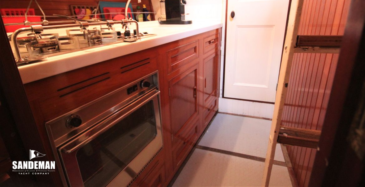 GALLEY V FWD