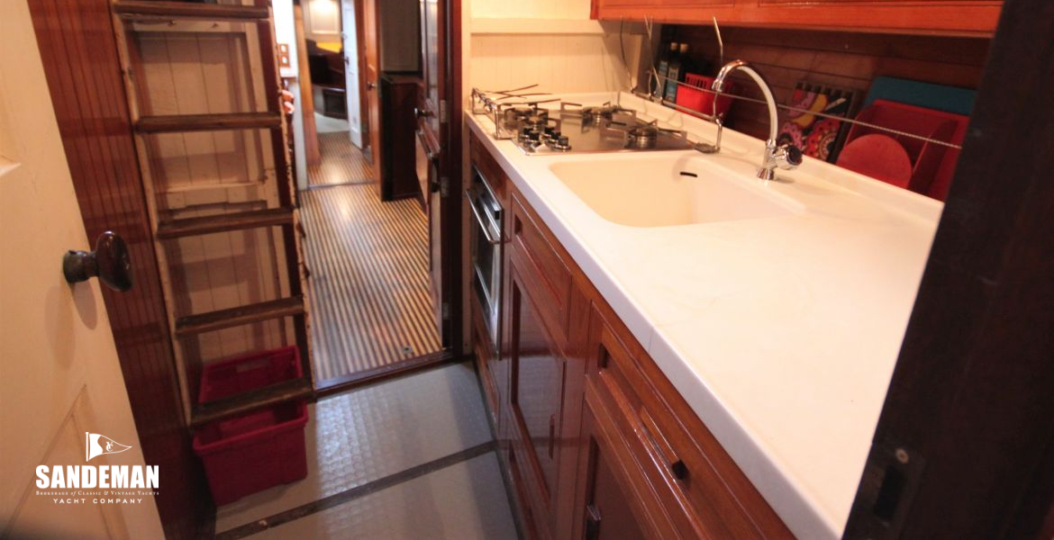 GALLEY V AFT