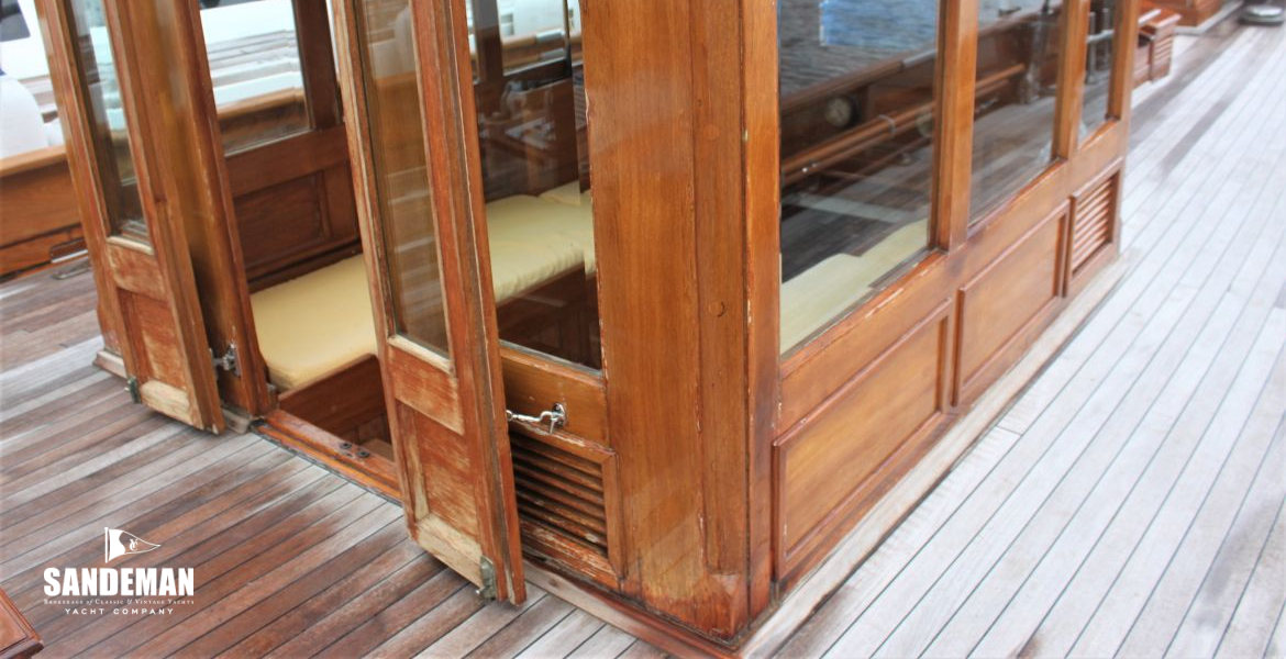 DECKHOUSE V TO PORT