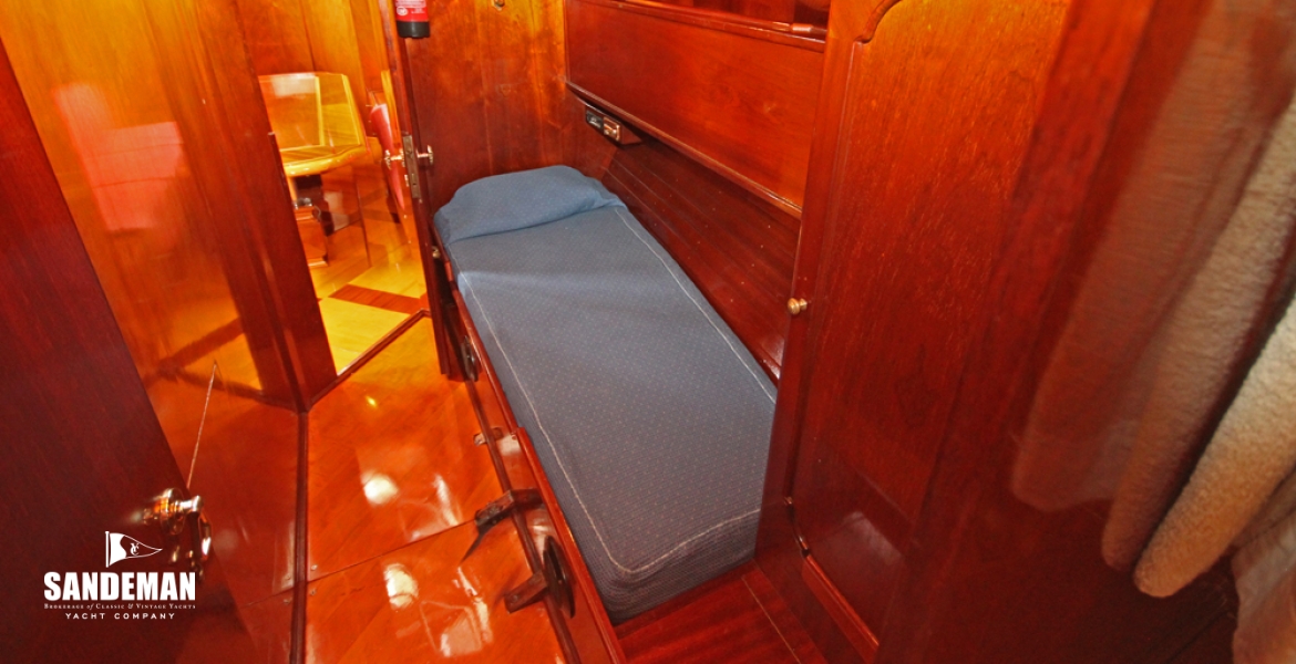 39Guestcabintosaloon.jpg