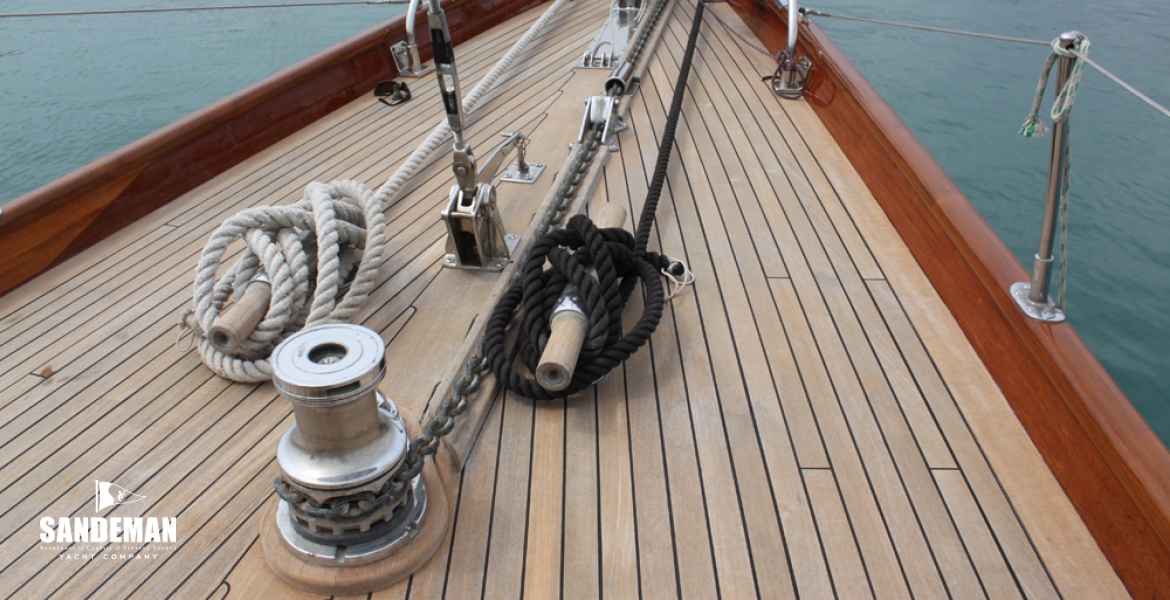 17Foredeck.jpg
