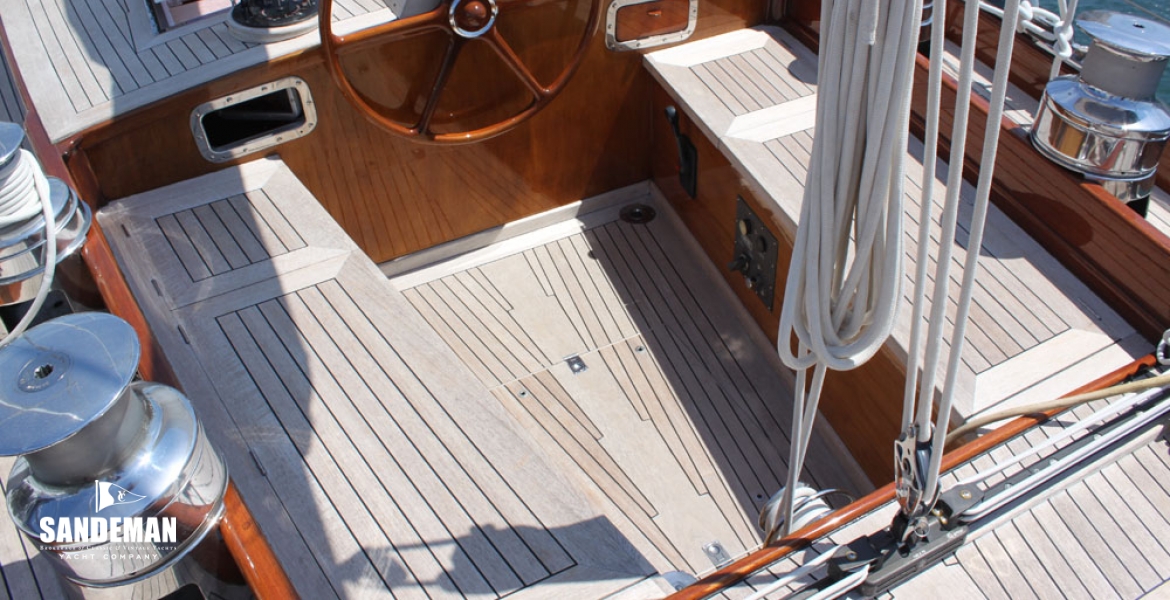 08Cockpit.jpg