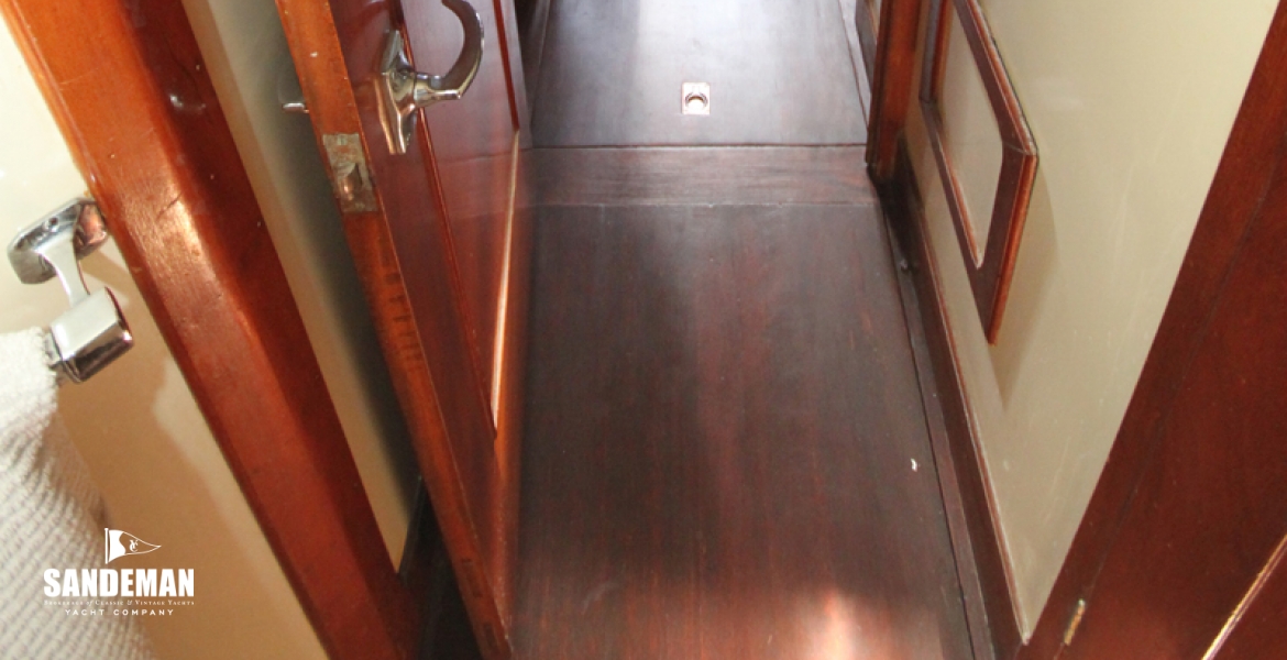 34Corridortodeckhouse.jpg