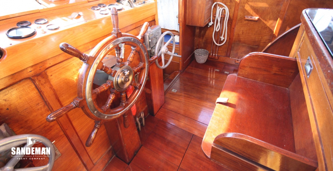 25Deckhouse.jpg