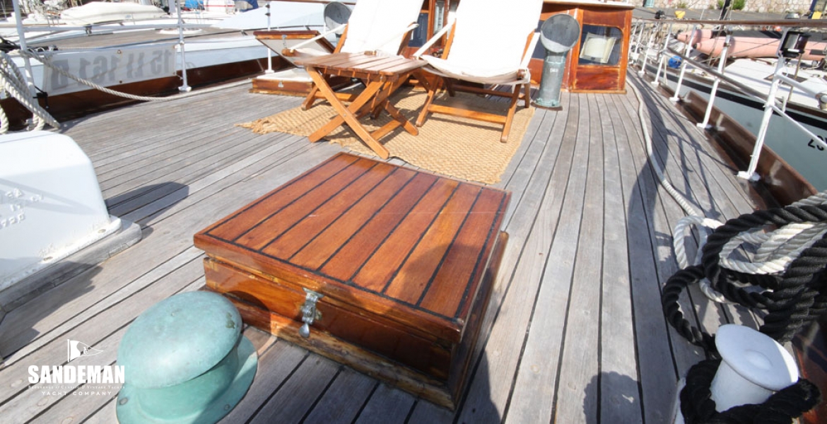 11Foredeckseating.jpg
