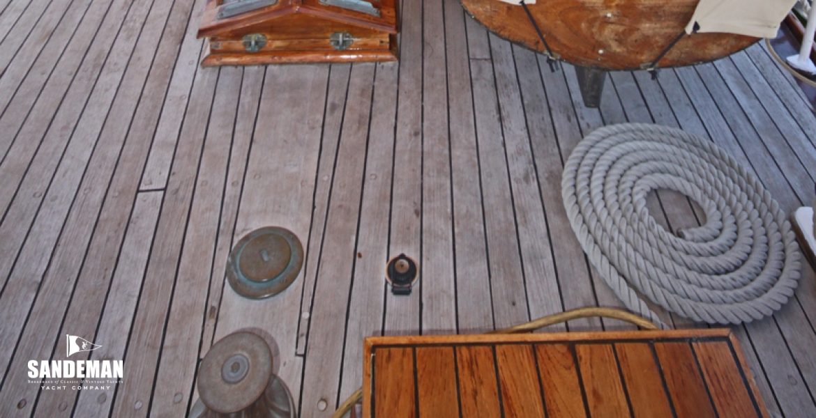 06Aftdeckvfwd.jpg