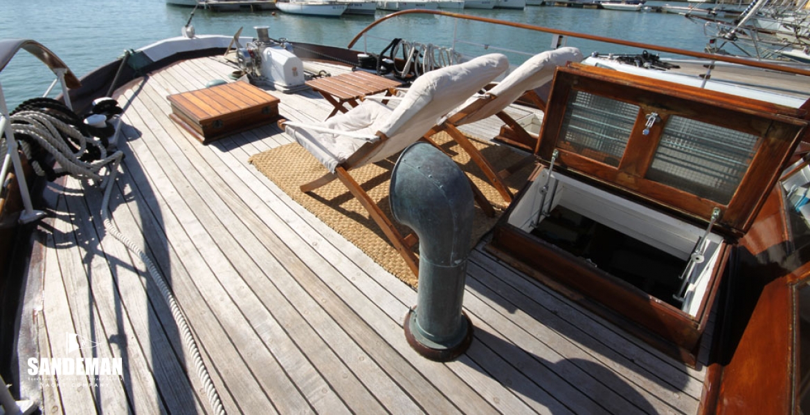 09Foredeckport.jpg