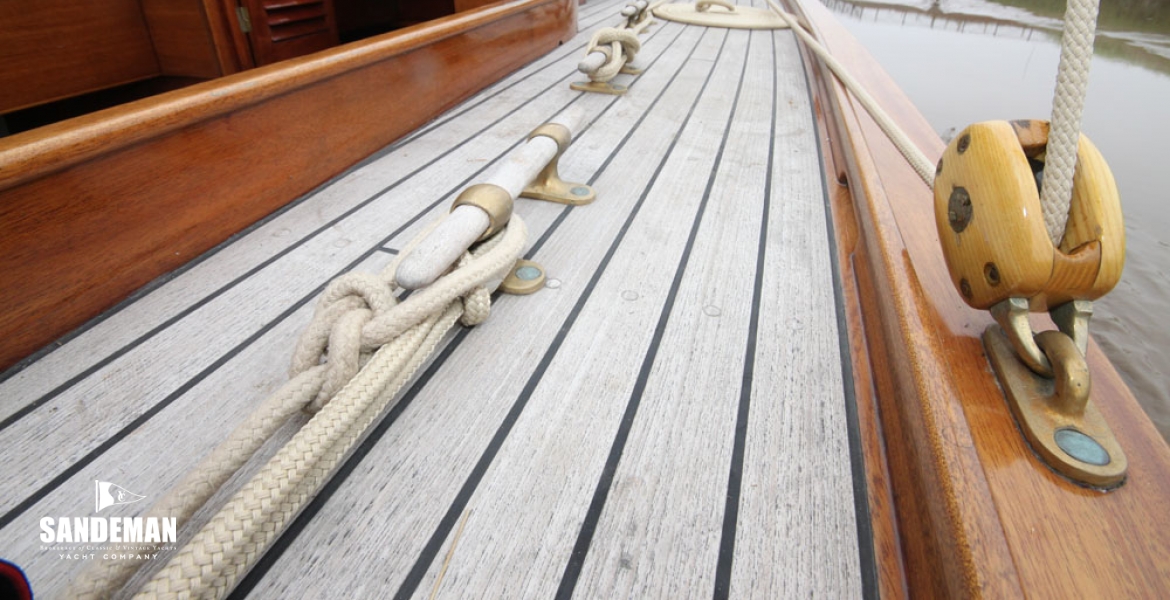 15 Side deck