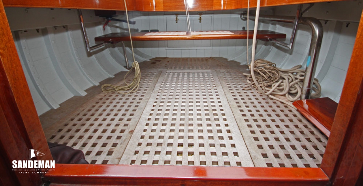 35 Cockpit v aft
