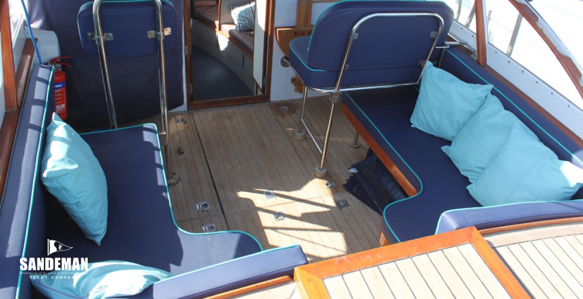 10Decksaloonabaftcockpit.jpg