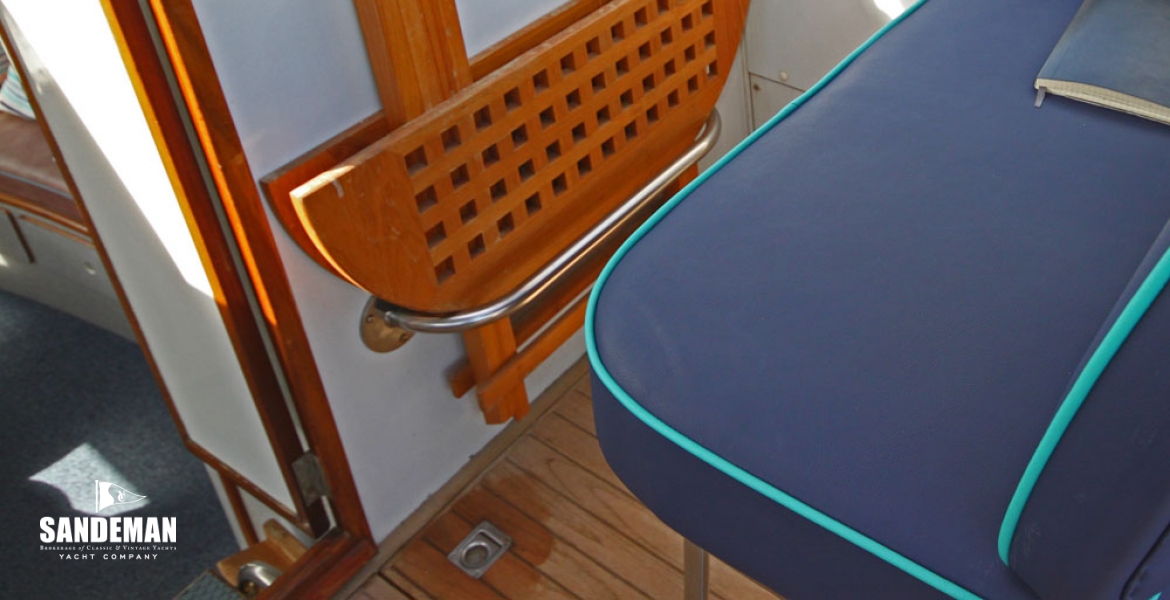 12Paxseataccessbelow.jpg