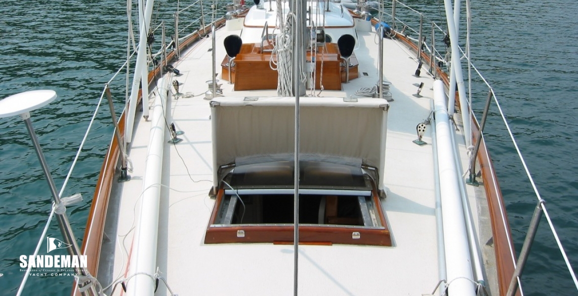 10 Foredeck view aft.JPG
