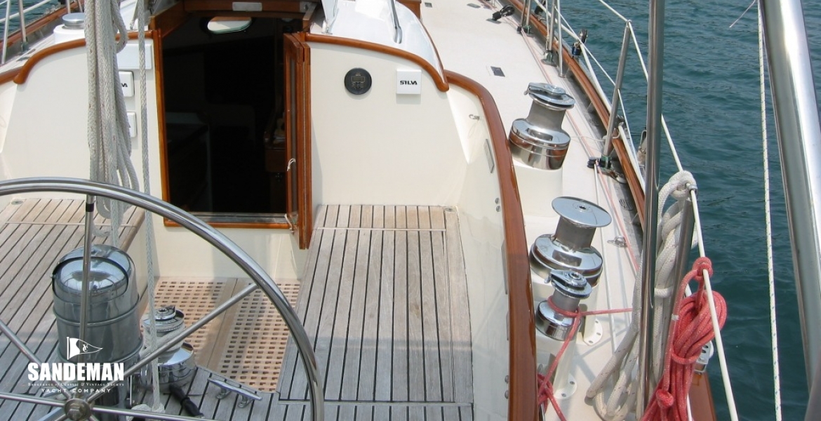 15 Cockpit access below.JPG