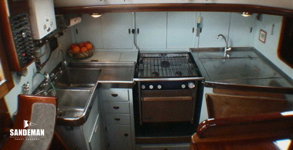 18 Galley2.jpg