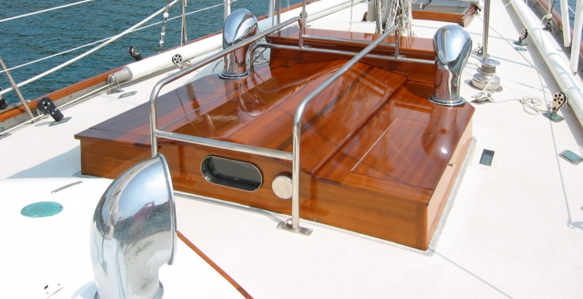 08 Coach roof v fwd.JPG