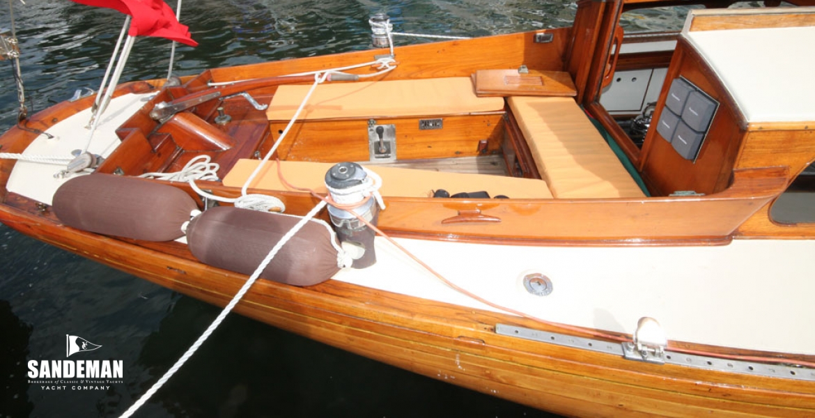 08Cockpit.jpg