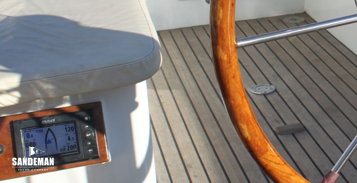 37Companionway.jpg