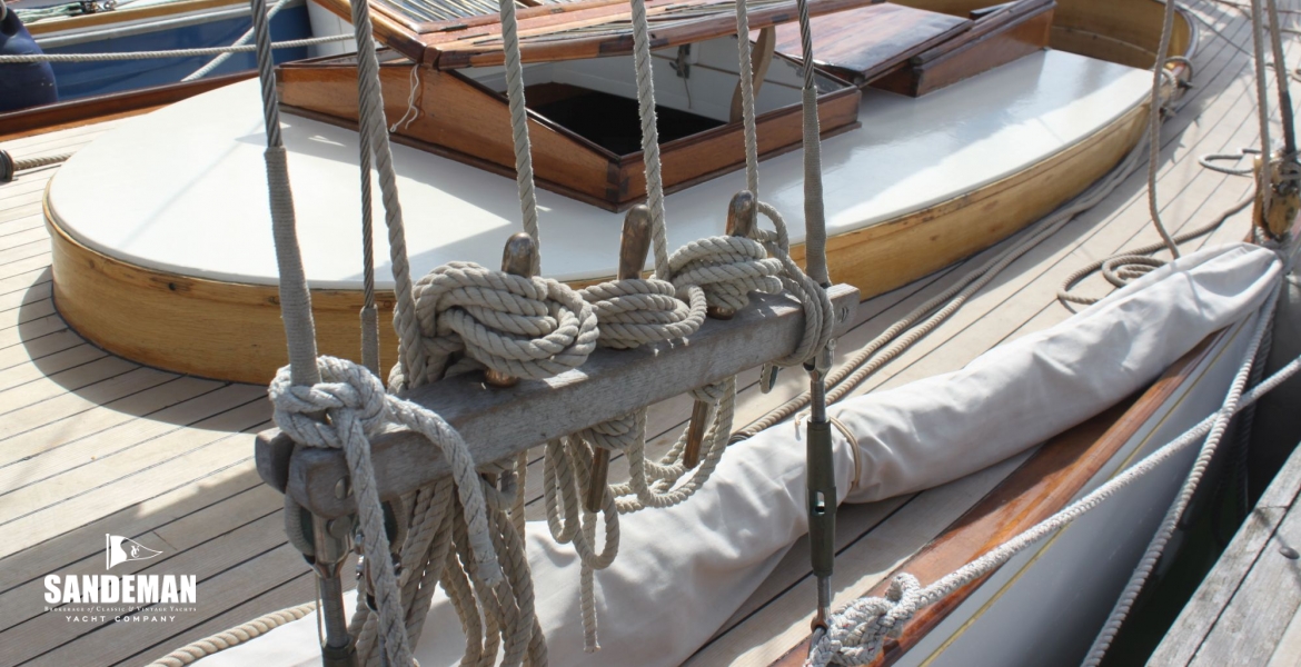 Trunk cabin alongside