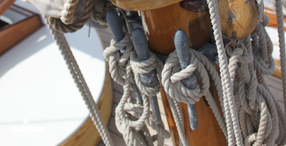 Mast detail