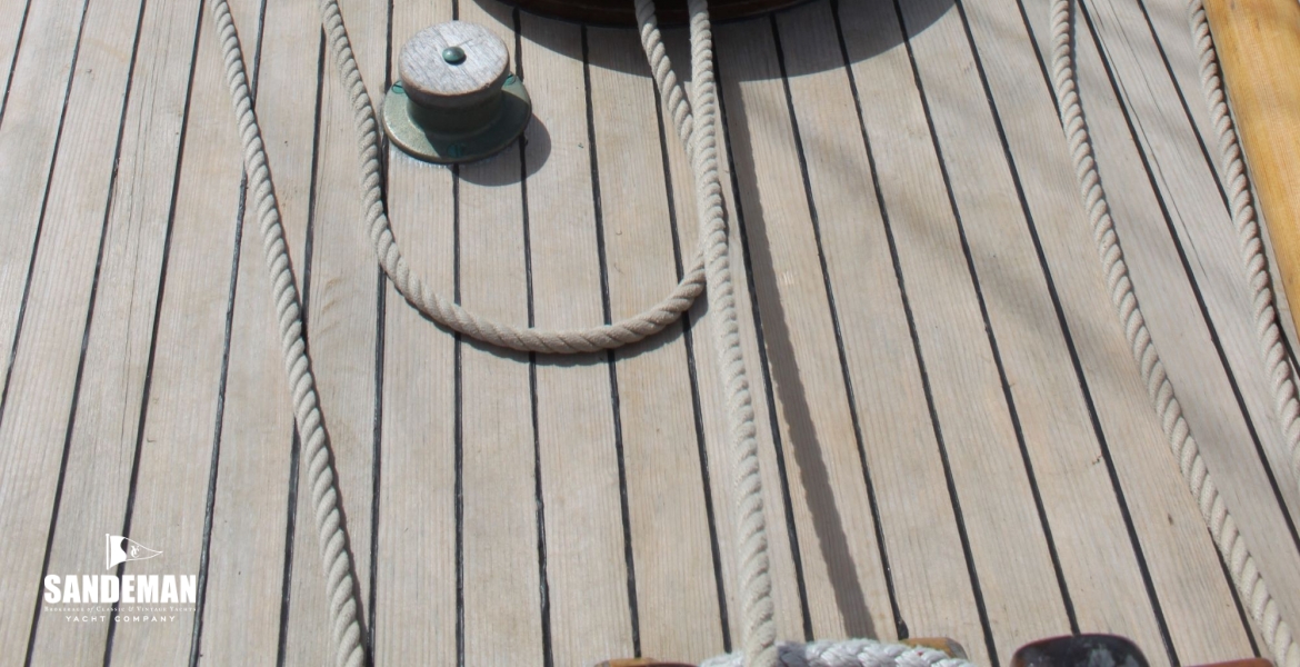 Foredeck looking aft