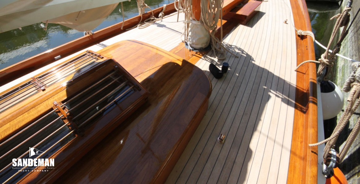 11Sidedeckvfwd.jpg