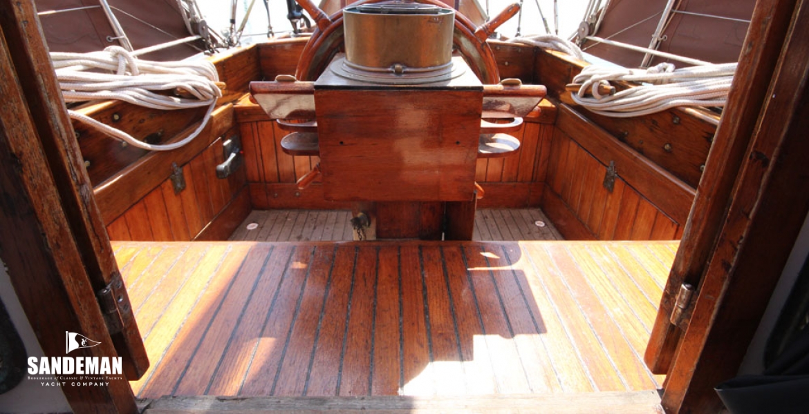 35Exittocockpit.jpg