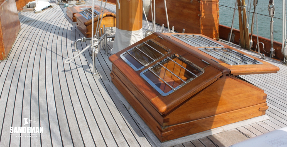 11Middeckskylight.jpg