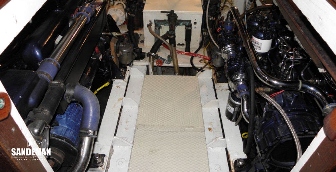 18Enginebay.jpg