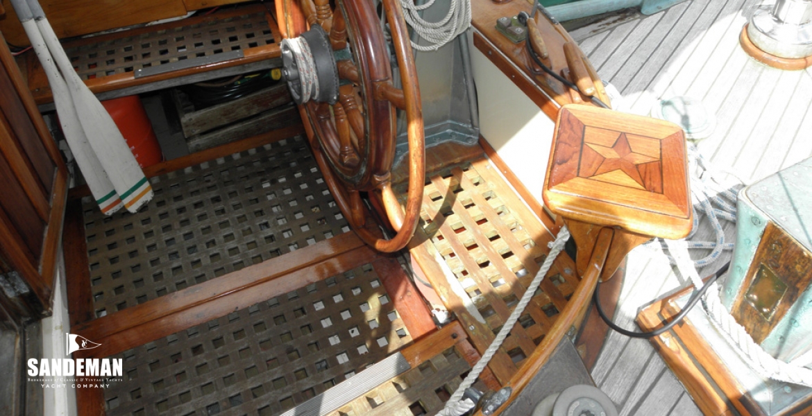 08Cockpit.jpg