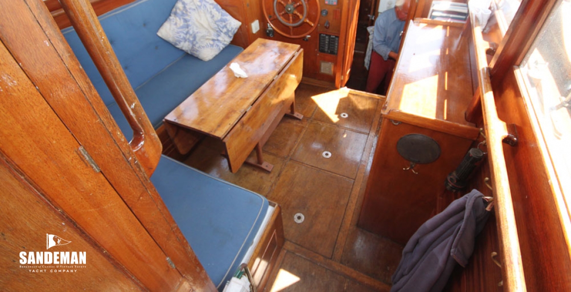 19Deckhouseinterior.jpg