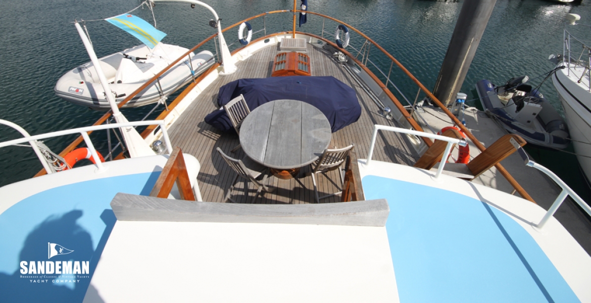 22 Atop v aft